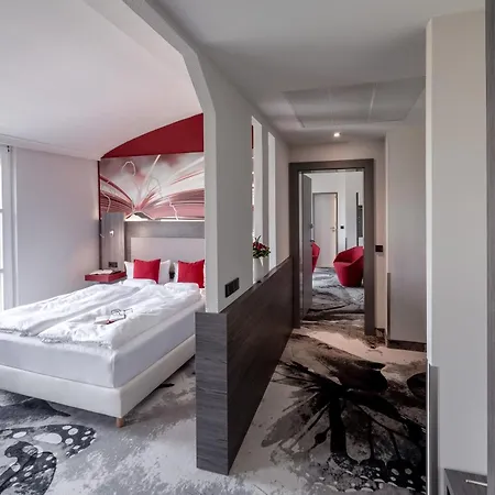 Western Premier Stokkum 4*